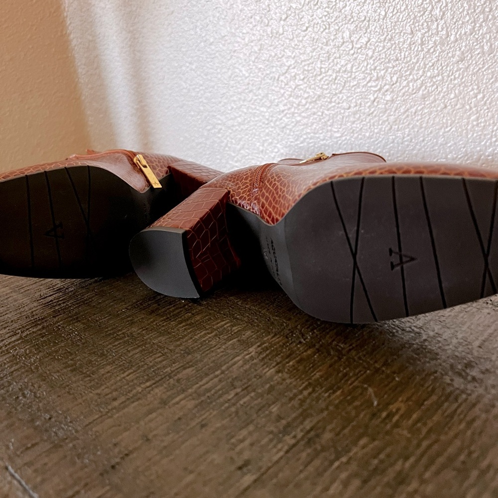 NEVER WORN AQUATALIA Denisse Block Heel Booties - Picture 5 of 7